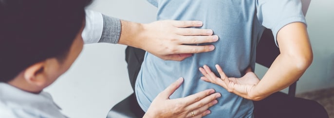 Doctor consulting with patient Back problems Physical therapy concept Doctor consulting with patient Back problems Physical therapy concept