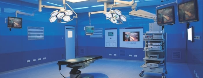 配備先進手術及監測設備的現代化手術室。Modern operating theatre equipped with advanced surgical and monitoring equipment.