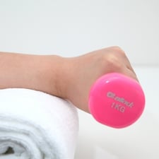 Strengthening-of-forearm-muscles-with-a-dumbbell-01