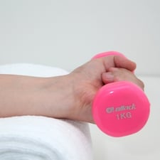 Strengthening-of-forearm-muscles-with-a-dumbbell-03