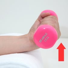 Strengthening-of-forearm-muscles-with-a-dumbbell-04