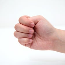 Stretching-the-thumb-tendons-01