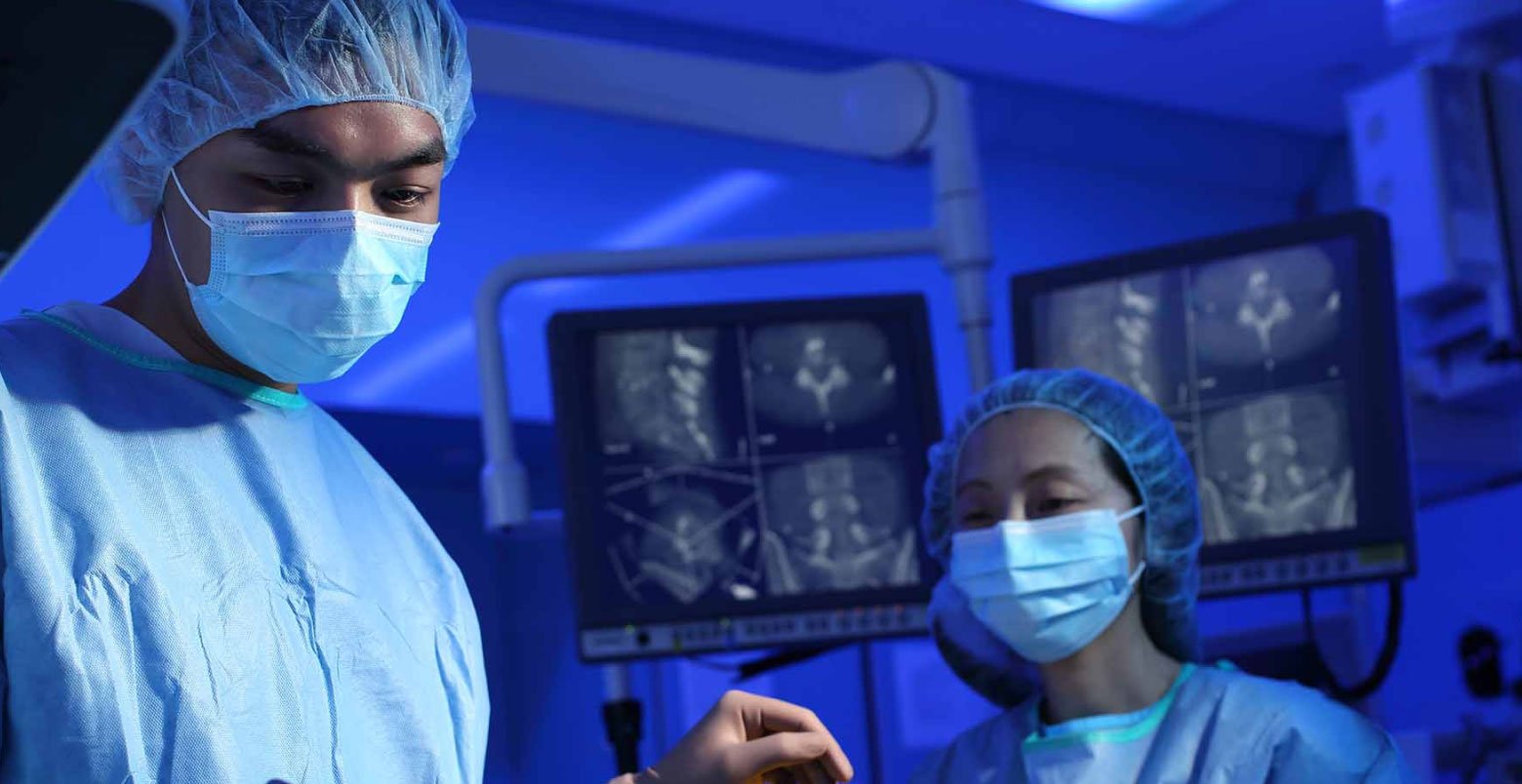 img-doctor-in-surgery-2