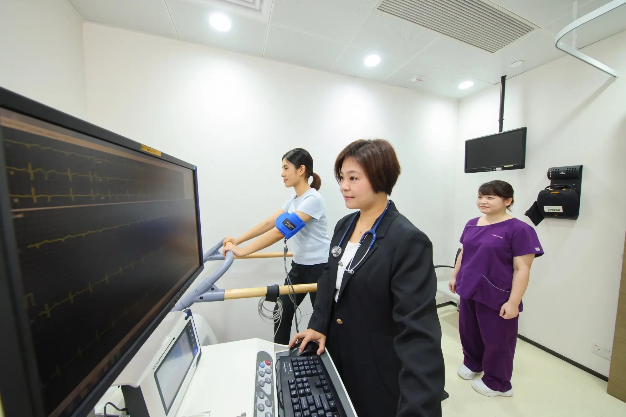woman doing treadmill test