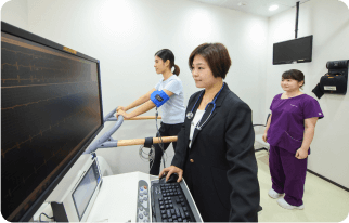 women doing treadmill test
