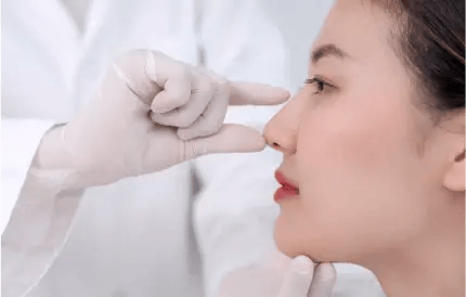 women getting nose measured